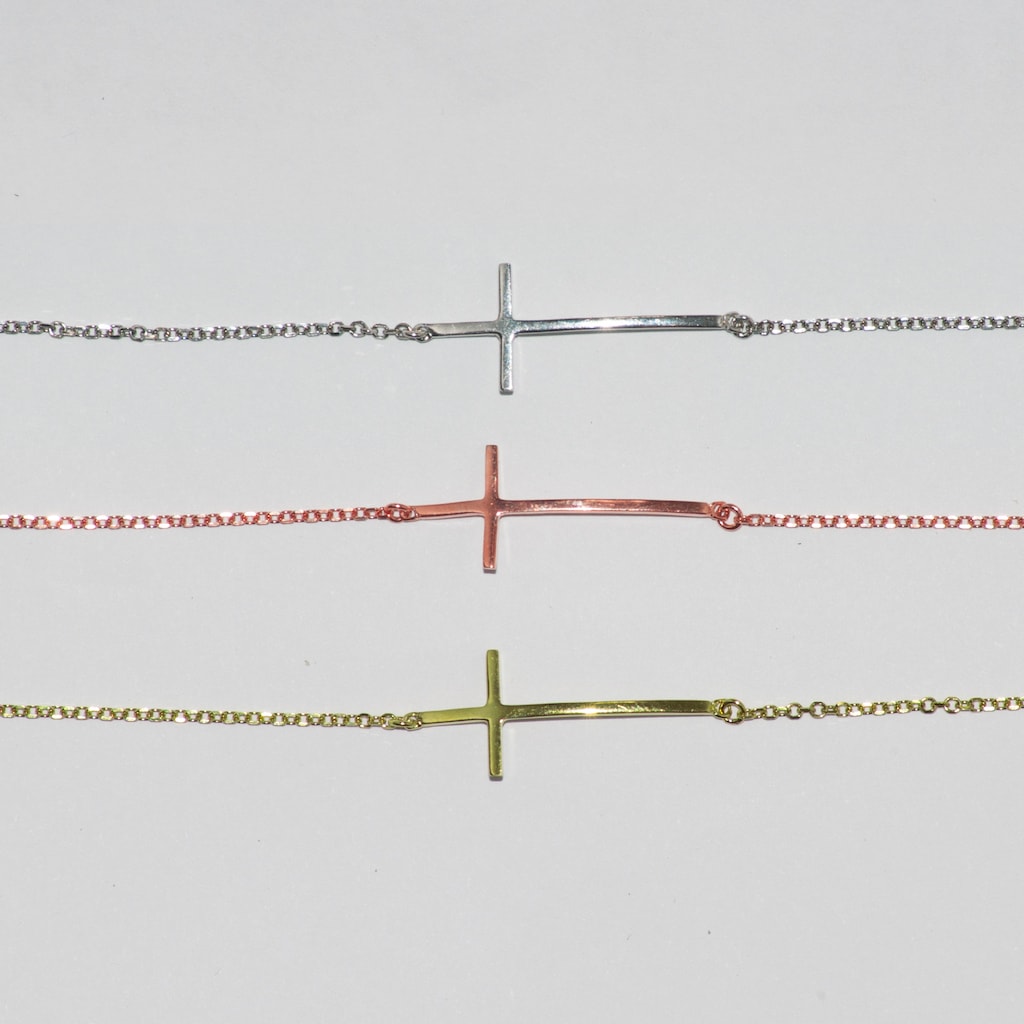 B004 Cross
